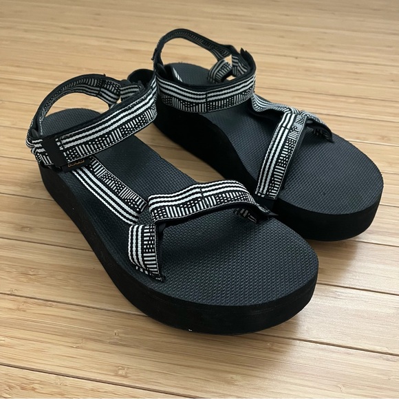 Black and White Strappy Sandals - Picture 1 of 4